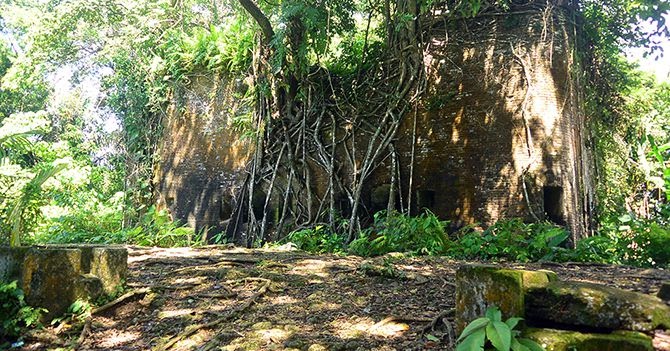 Karang Bolong Nusakambangan: Pintu Masuk ke Pesona Pulau Kematian yang Menakjubkan